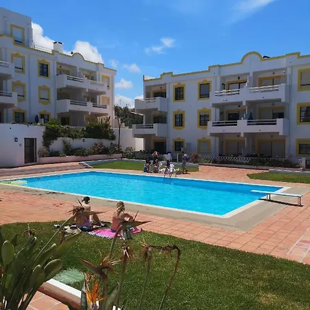 Pool & Beach Апартаменты *